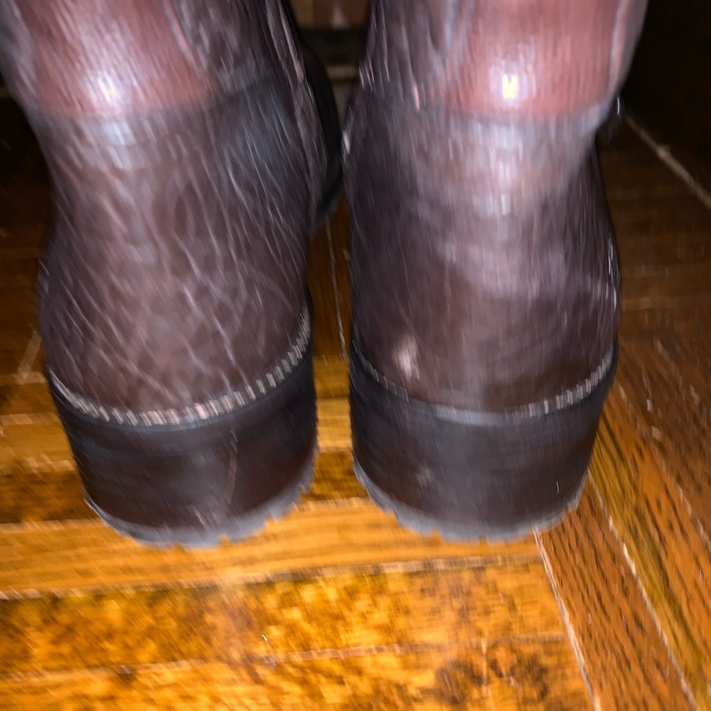 Tory Burch Quilted Leather Ankle Bootie - Picture 7 of 9